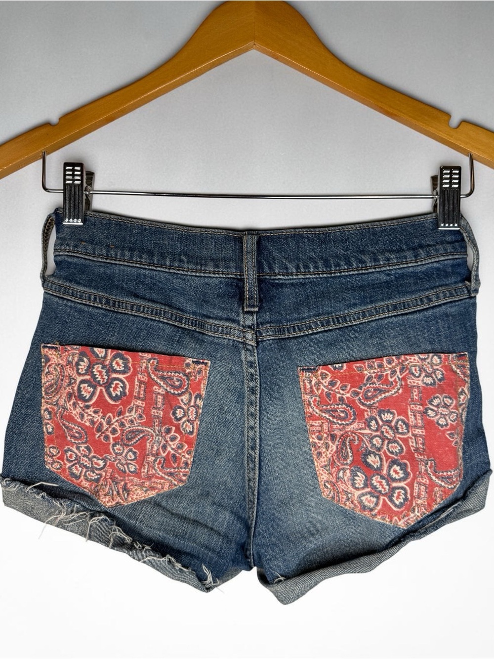 Hollister High Rise Denim Shorts Red Paisley Bandana Pockets Distressed Size 0